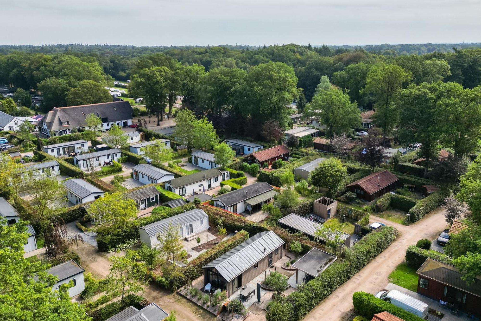 Modern Ingericht Chalet Op Groen Park Op De Veluwe Epe Εξωτερικό φωτογραφία